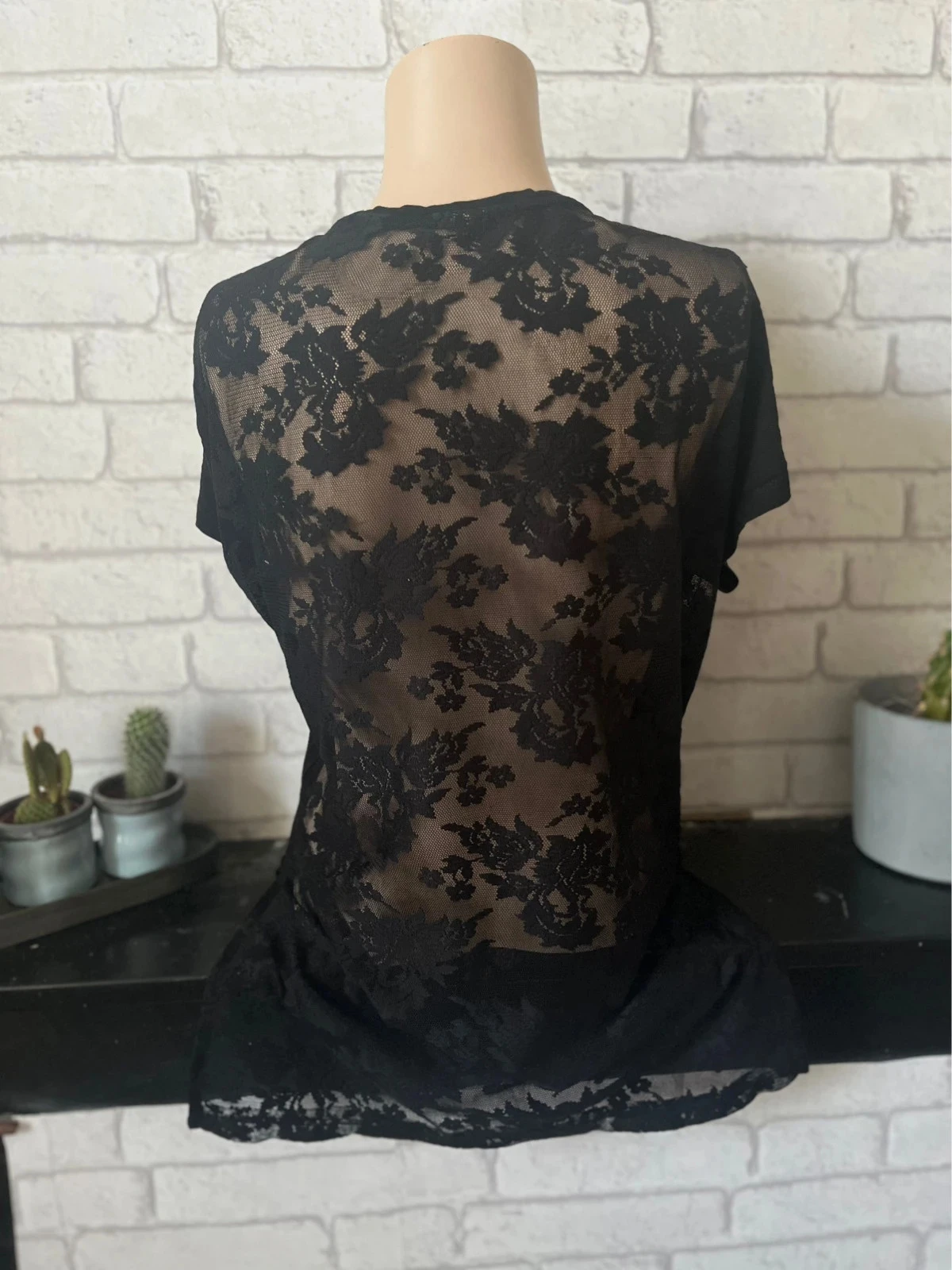 Zwart T-shirt met tekst en kanten rug – Maat 38 – photo 2